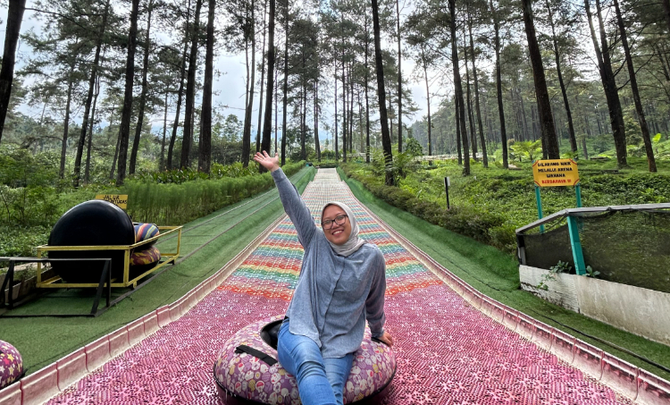Healing Murah Meriah di Hutan Pinus Limpakuwus Banyumas